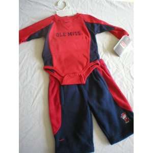  Ole Miss Rebels Baby Nike Creeper and Pants: Sports 