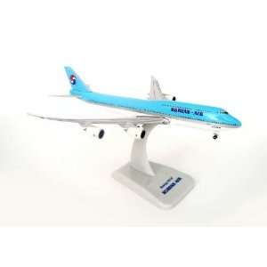   Hogan Korean 747 8 1/500 With Gear & Stand Flexed Wings Toys & Games