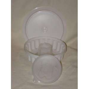 Vintage Tupperware   4 Piece Tri Jel Mold   2 1/2 Cups (White)