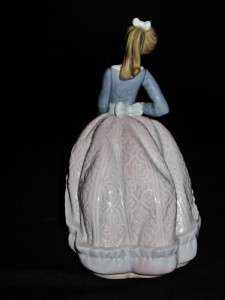 Lladro EVITA 5212 Girl with Umbrella or Parasol Porcelain Figurine 