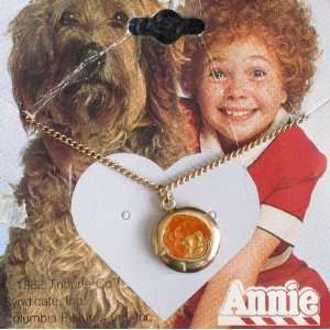  Little Orphan Annie Pendant Necklace   Round Gold Tone 