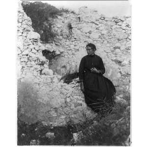  Avezzano,Italy,woman seated among ruins,war damage,1914 