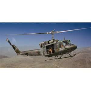    Italeri 1/48 Bell AB 212 / UH 1N Helicopter Model Kit Toys & Games
