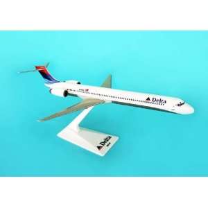  MD 90 Delta Pre Decorated Plastic Snap Fit Model Plane (LP5021L   MD 