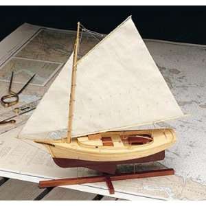   24 Muscongus Bay Lobster Smack Wooden Boat Model Kit: Toys & Games