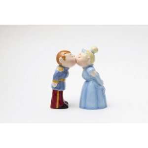    Magnetic Salt and Pepper Shaker   Royal Couple: Home & Kitchen