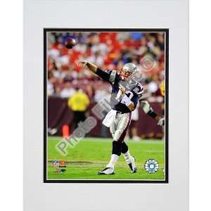   File New England Patriots Tom Brady Matted Photo: Sports & Outdoors