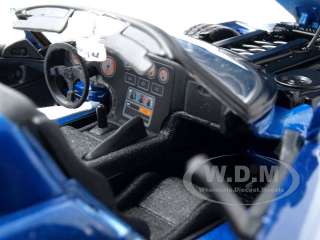 : Brand new 1:24 scale diecast car model of 1997 Dodge Viper 