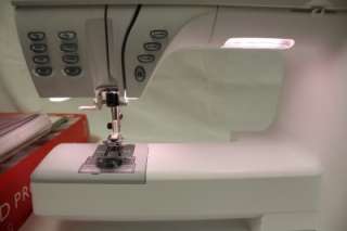 HUSQVARNA VIKING DESIGNER SE EMBROIDERY/SEWING MACHINEw/3D 