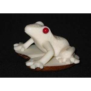  Ivory Red Eyed Tree Frog Tagua Nut Figurine Carving, 2.8 x 
