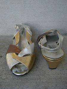 VTG 60s 70S HUSH PUPPIES Heels Sandals Silver Gold 8  