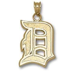  Duquesne 11/16in Pendant 14kt Yellow Gold Jewelry