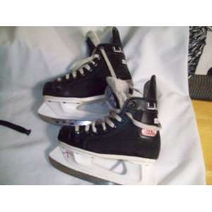  USA VIC Ice Hockey Skates  Size 4.0 (youngster/teen 