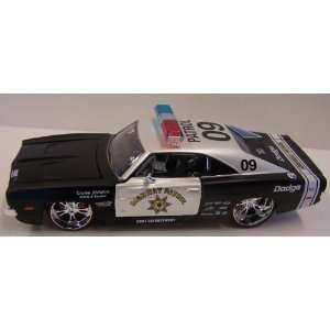  Maisto 1/24 Scale Diecast Custom Shop Series 1969 Dodge Charger 