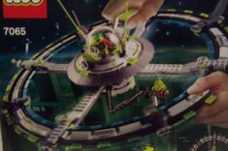 NEW Lego Alien Conquest Alien Mothership 7065 416 Pieces Ages 8 14 